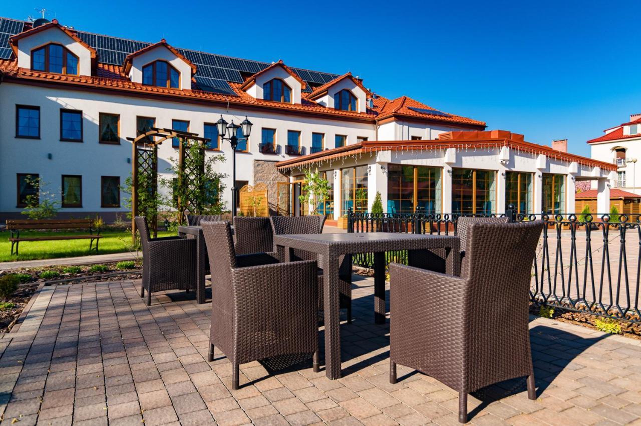 Villa Astra - Apartments & Restaurant Oswiecim Exterior photo
